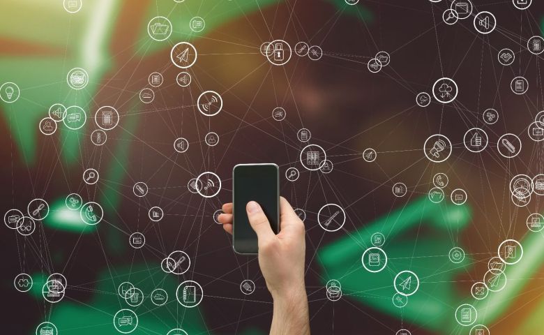 Quais são as principais razões para o aumento do aluguel de celulares com linha telefônica, notebooks e tablets?