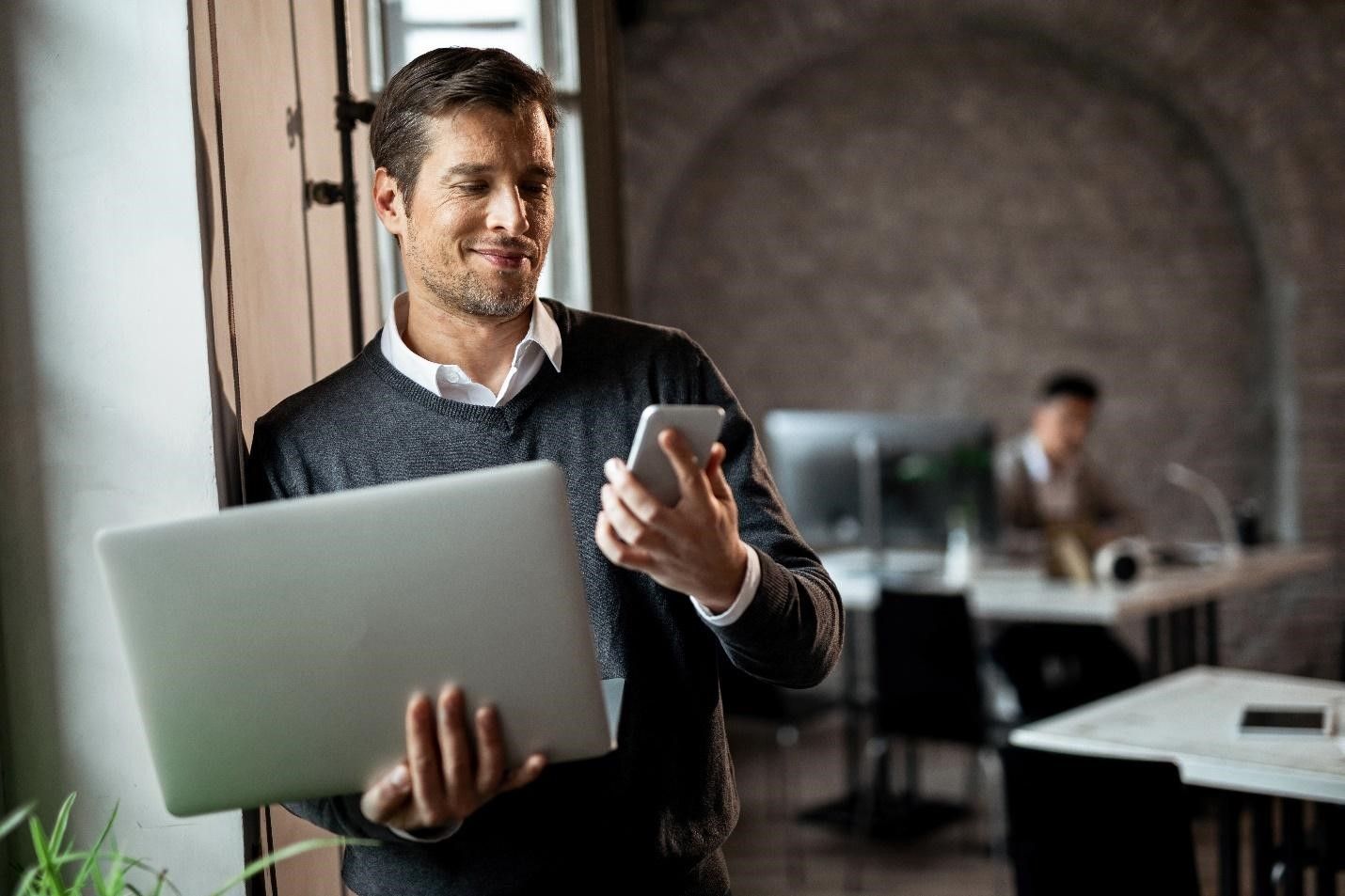 Entenda como funciona o serviço de locação de celular para startups