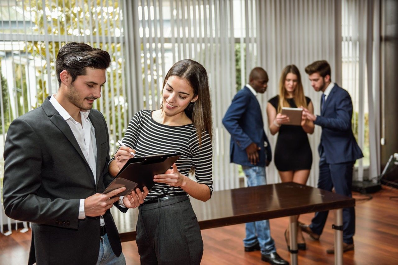 Benefícios de contratar locação de tablet para o seu evento