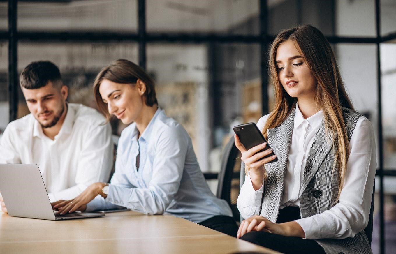 Por que as empresas optam pelo aluguel de celulares para funcionários?