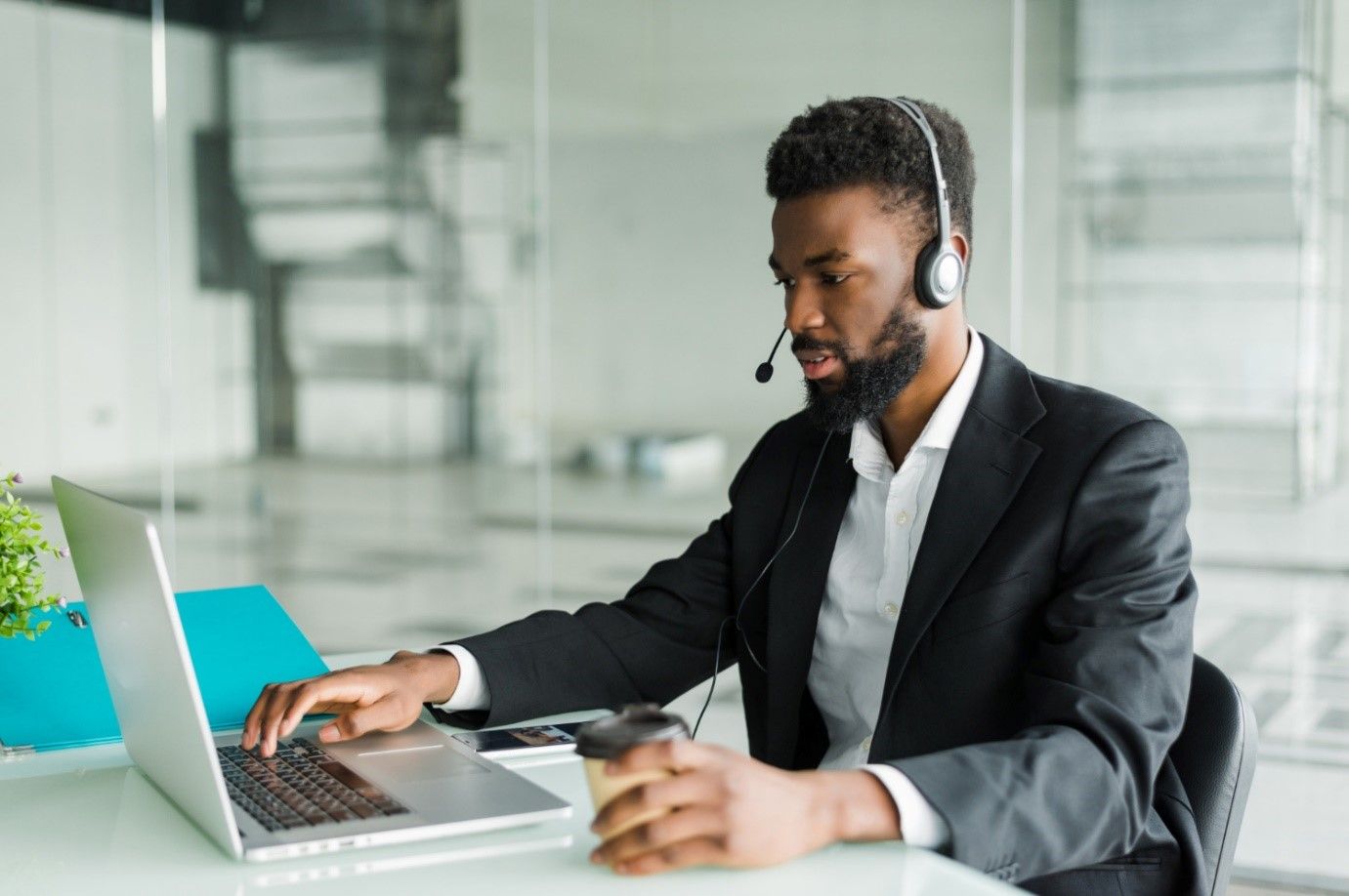 Mais produtividade? Veja como o outsourcing de  telecom pode te ajudar