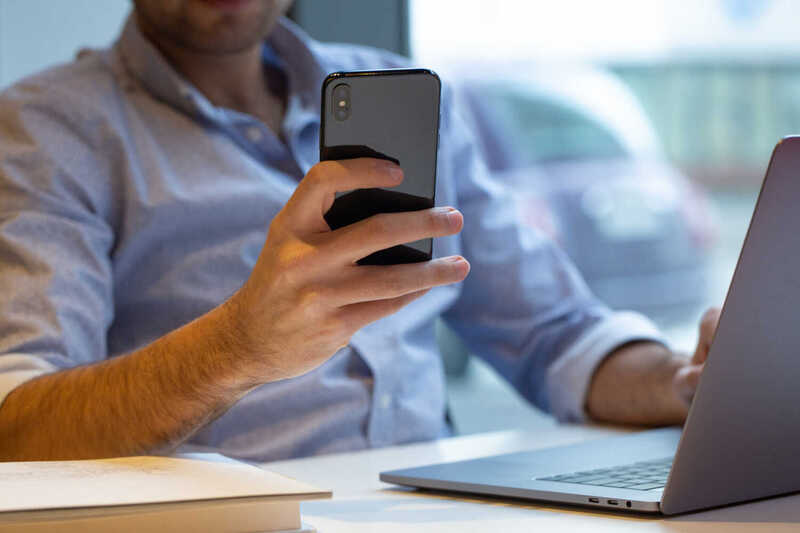 Aluguel de equipamentos para empresas: quando usar celular, notebook ou tablet?