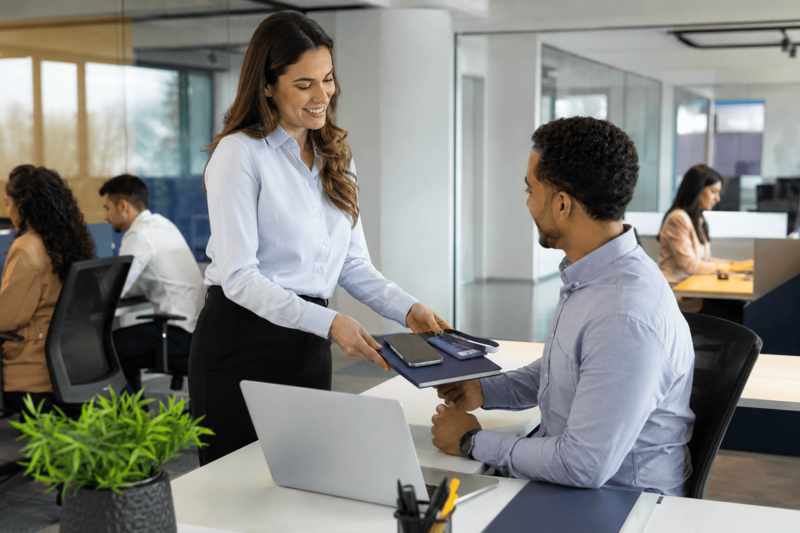 Kit onboarding para funcionários: quais equipamentos preparar para novos colaboradores?
