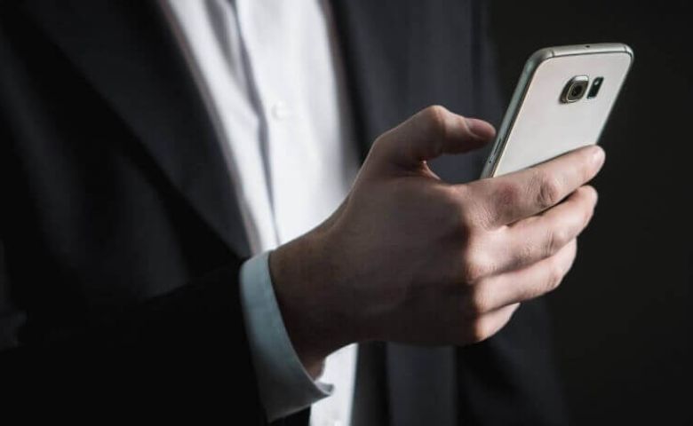 Modelo de celular para alugar na Uniir