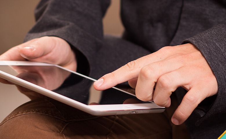 Loca&ccedil;&atilde;o de tablet para a troca de informa&ccedil;&otilde;es